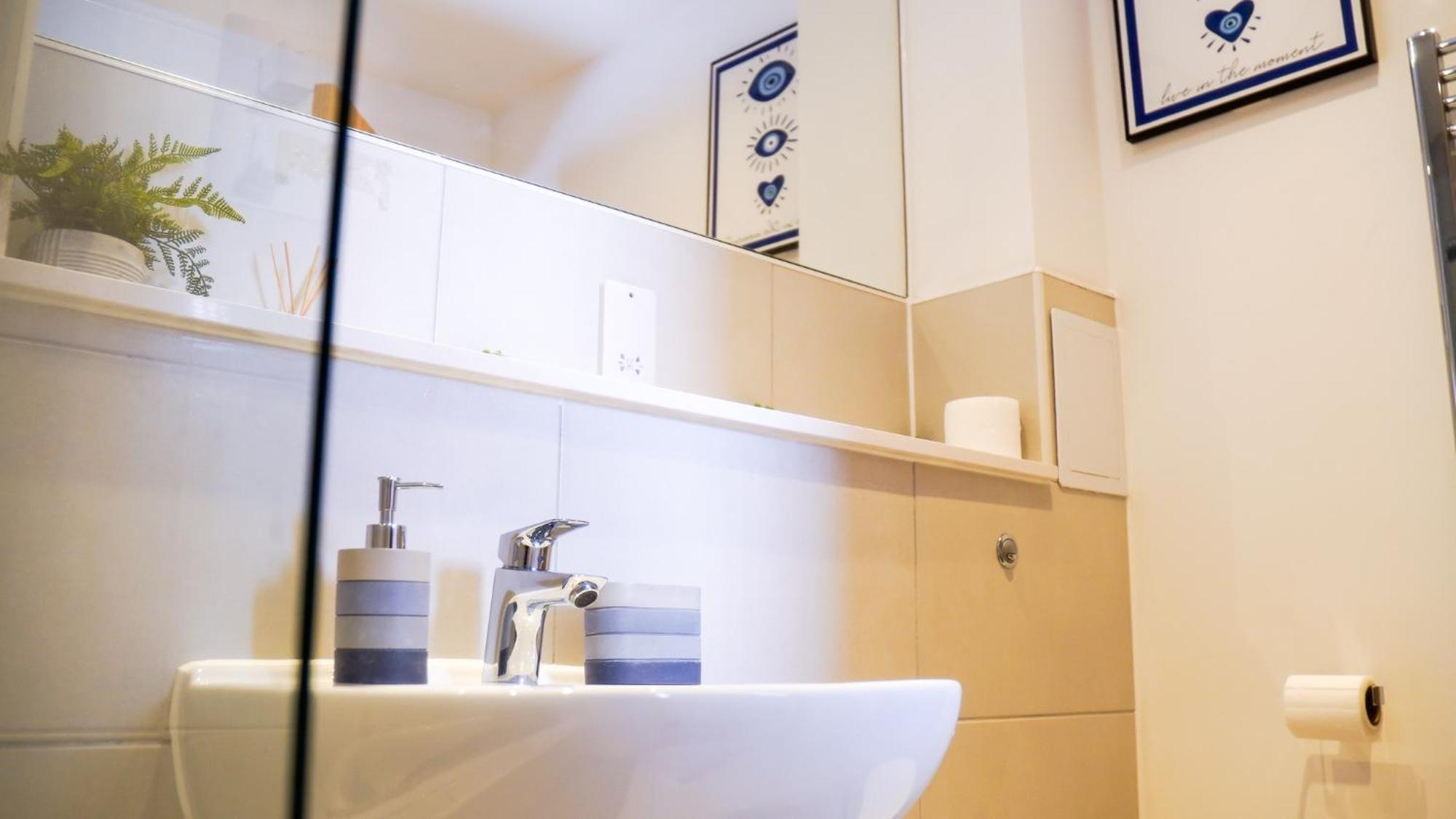Manchester City Centre Apt With Balcony & Free Parking - Including Free 1-Hour Late Check-Out For Bookings On The 29Th 31St May, Justeat Voucher For 2-Night Stays Minimum! مانشستر المظهر الخارجي الصورة