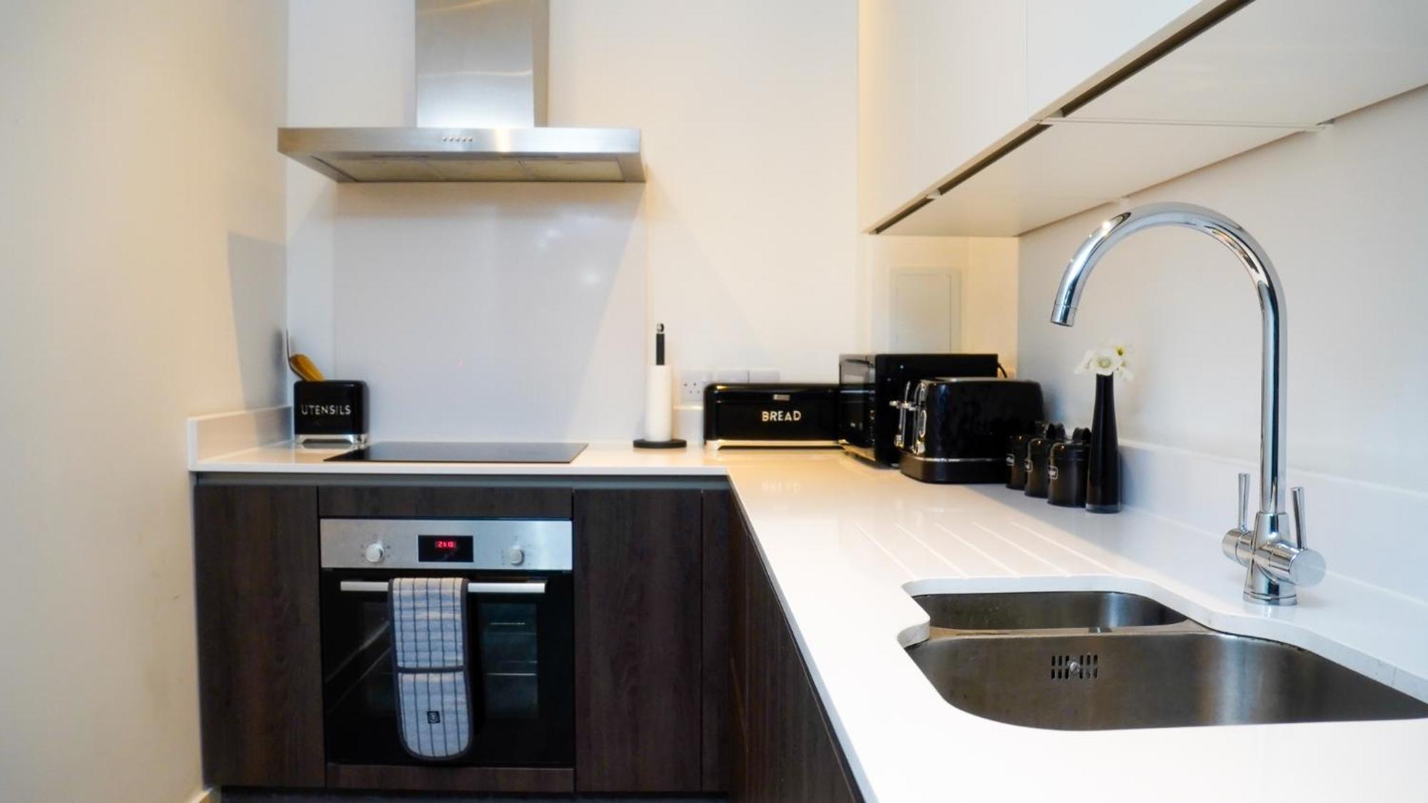 Manchester City Centre Apt With Balcony & Free Parking - Including Free 1-Hour Late Check-Out For Bookings On The 29Th 31St May, Justeat Voucher For 2-Night Stays Minimum! مانشستر المظهر الخارجي الصورة
