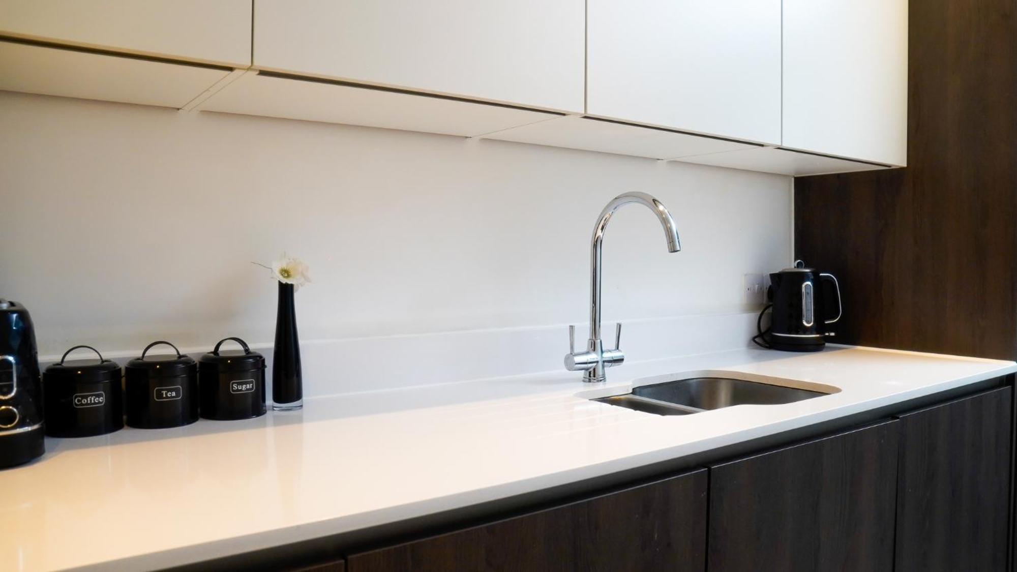 Manchester City Centre Apt With Balcony & Free Parking - Including Free 1-Hour Late Check-Out For Bookings On The 29Th 31St May, Justeat Voucher For 2-Night Stays Minimum! مانشستر المظهر الخارجي الصورة