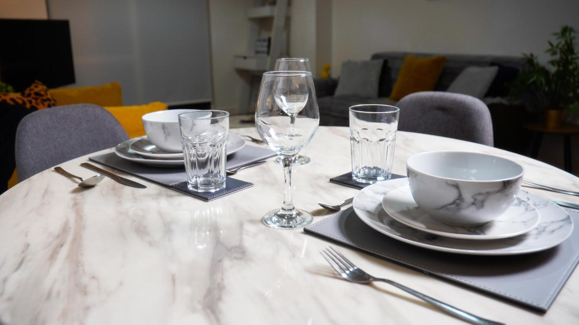 Manchester City Centre Apt With Balcony & Free Parking - Including Free 1-Hour Late Check-Out For Bookings On The 29Th 31St May, Justeat Voucher For 2-Night Stays Minimum! مانشستر المظهر الخارجي الصورة