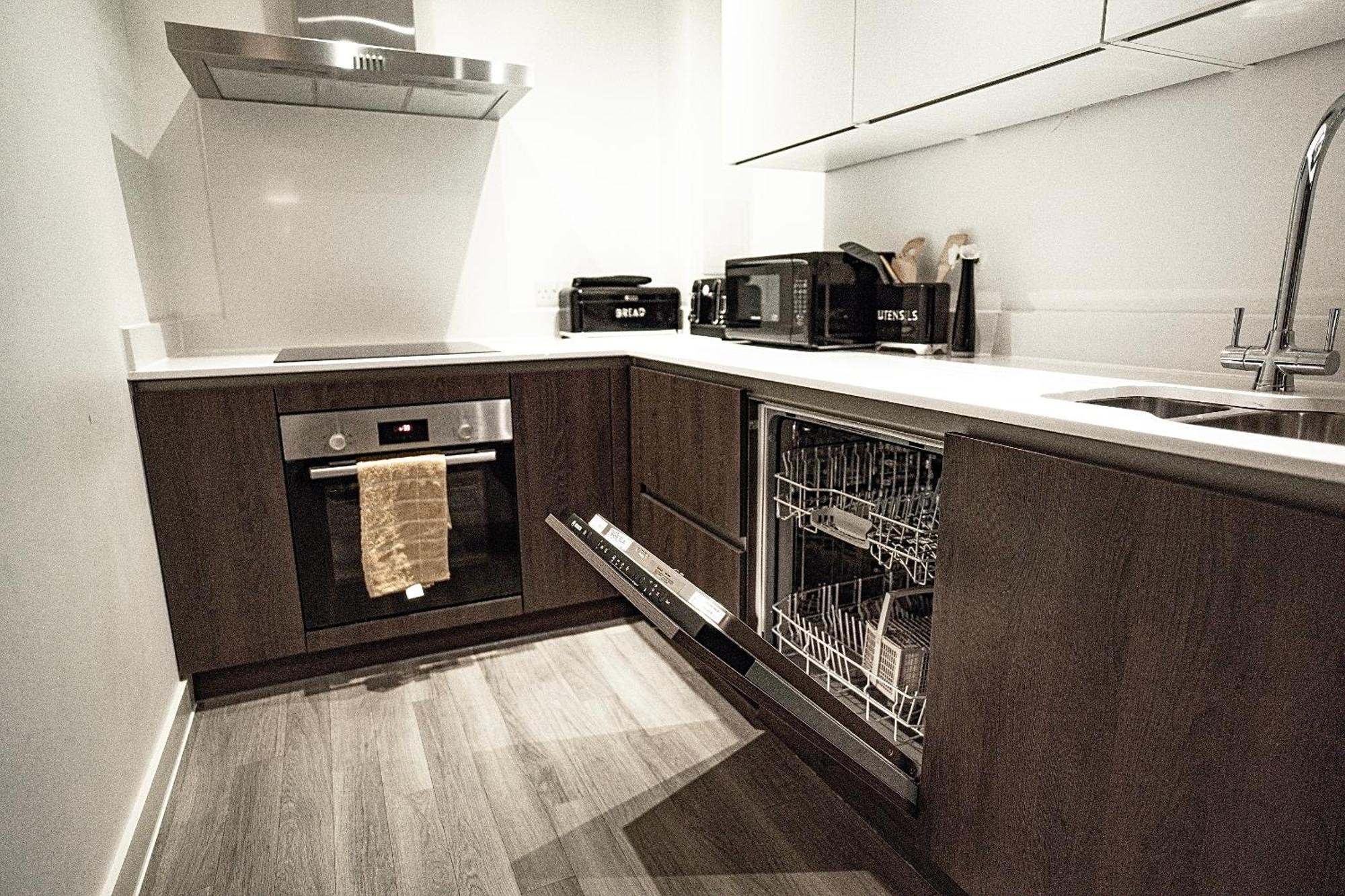 Manchester City Centre Apt With Balcony & Free Parking - Including Free 1-Hour Late Check-Out For Bookings On The 29Th 31St May, Justeat Voucher For 2-Night Stays Minimum! مانشستر المظهر الخارجي الصورة